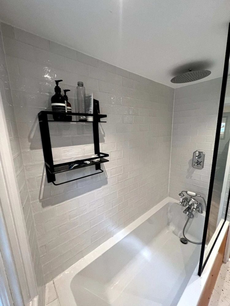 undefined Quirky 1 Bedroom Apartment in Islington 9