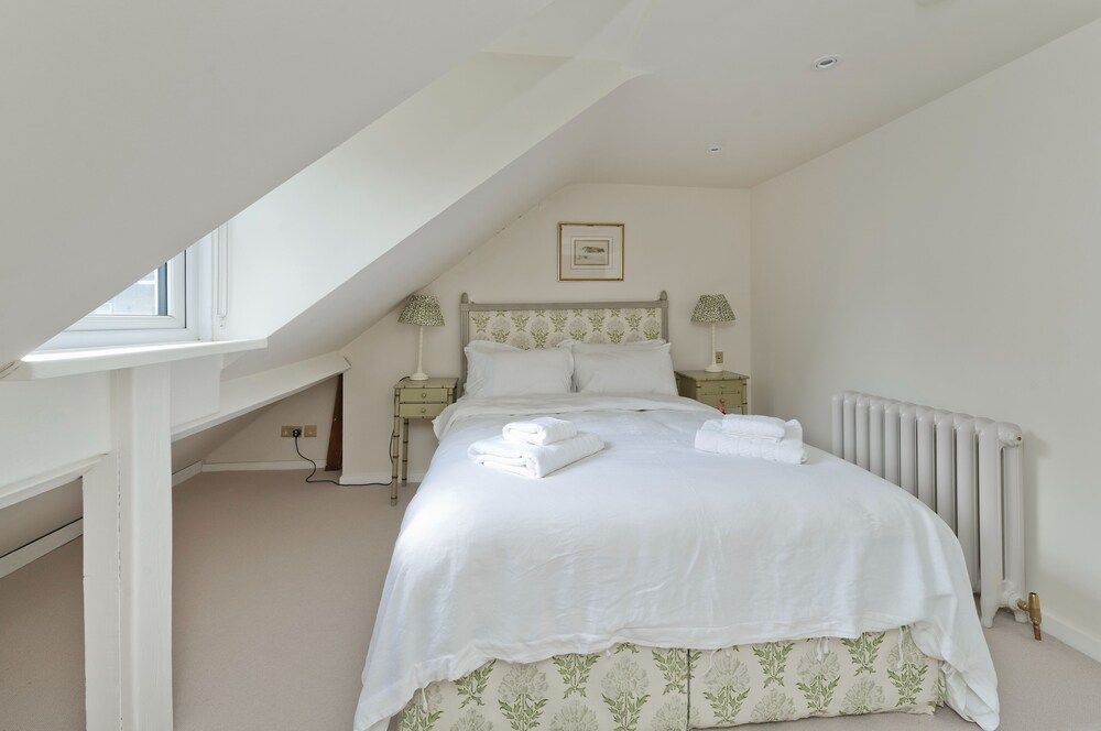 undefined Delightful Apartment in Brackenbury Village Near Hammersmith by UnderTheDoormat 10