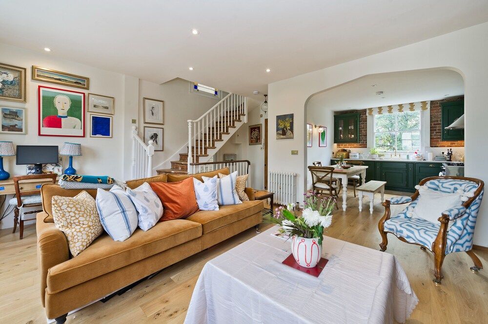 undefined Delightful Apartment in Brackenbury Village Near Hammersmith by UnderTheDoormat 3