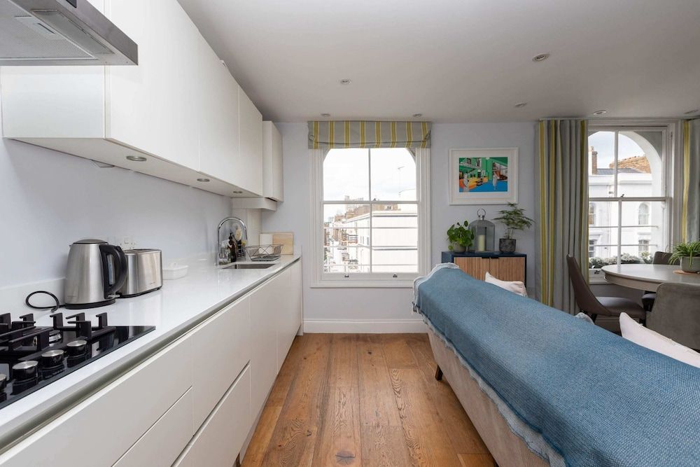 undefined Spacious 3 Bedroom in Notting Hill With Balcony 10