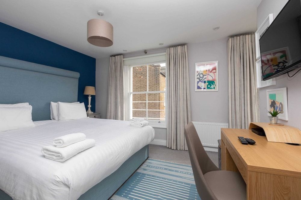 undefined Spacious 3 Bedroom in Notting Hill With Balcony 5