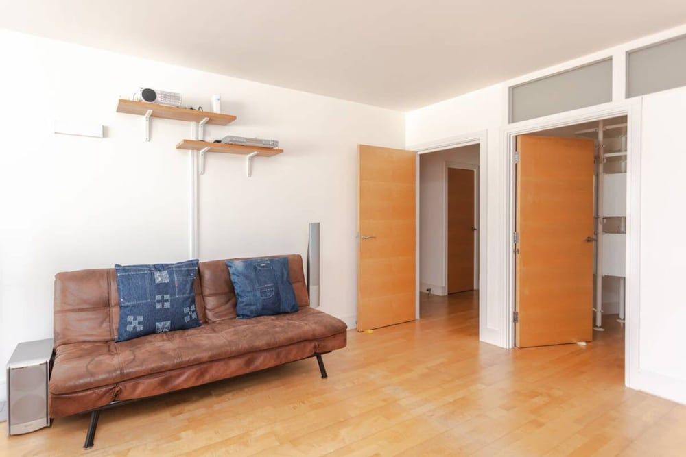 Spacious 2 Bedroom Flat on Bermondsey St Basic Apartment, Multiple Beds 20