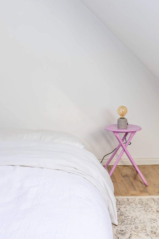 undefined Bright 1 Bedroom Flat Near the Tube 4