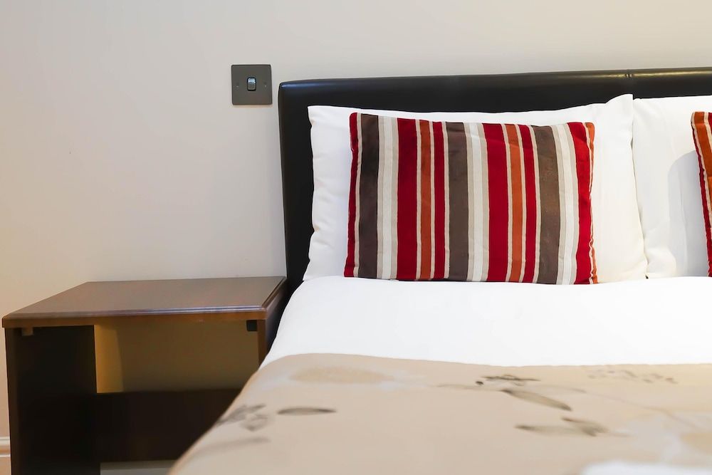 undefined Cosy 2-bed 2 Bathroom Apartment in London 3