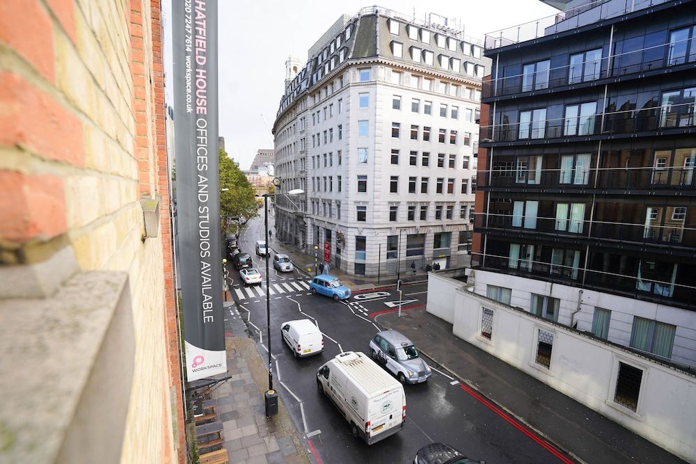 Cosy 2-bed 2 Bathroom Apartment in London Apartment 15