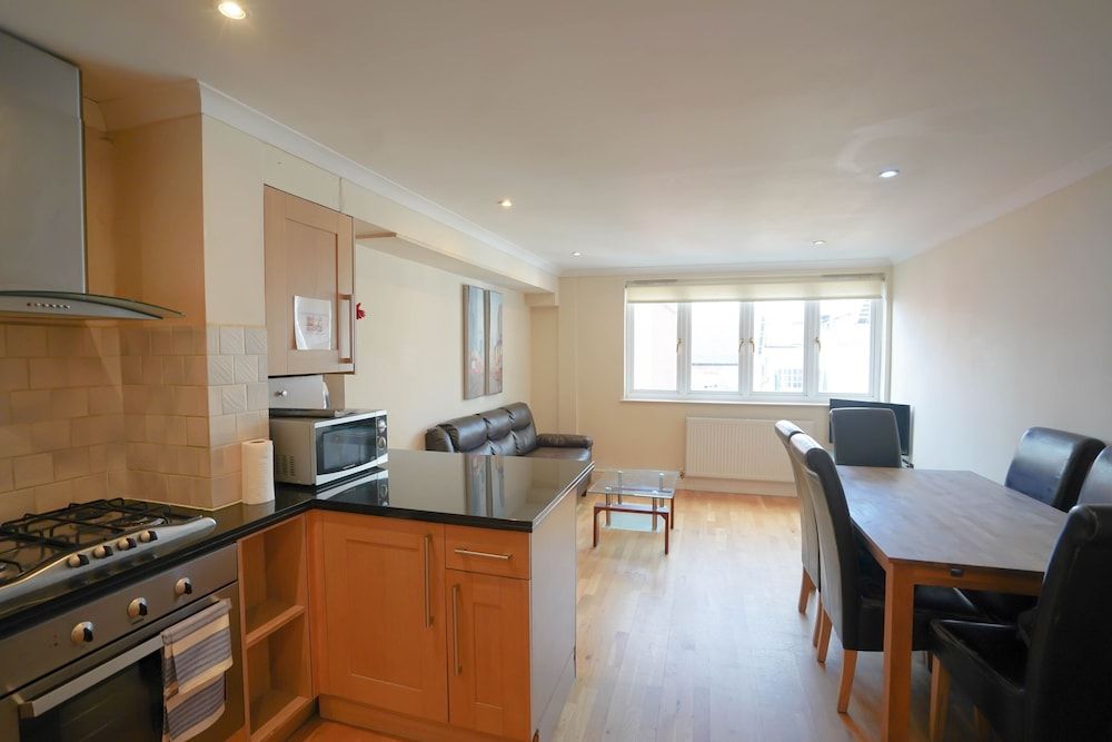 undefined Cosy 2-bed 2 Bathroom Apartment in London 6