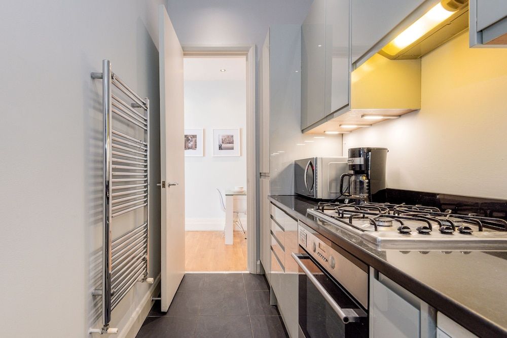 undefined Stunning Home Near Earl's Court by Underthedoormat 9