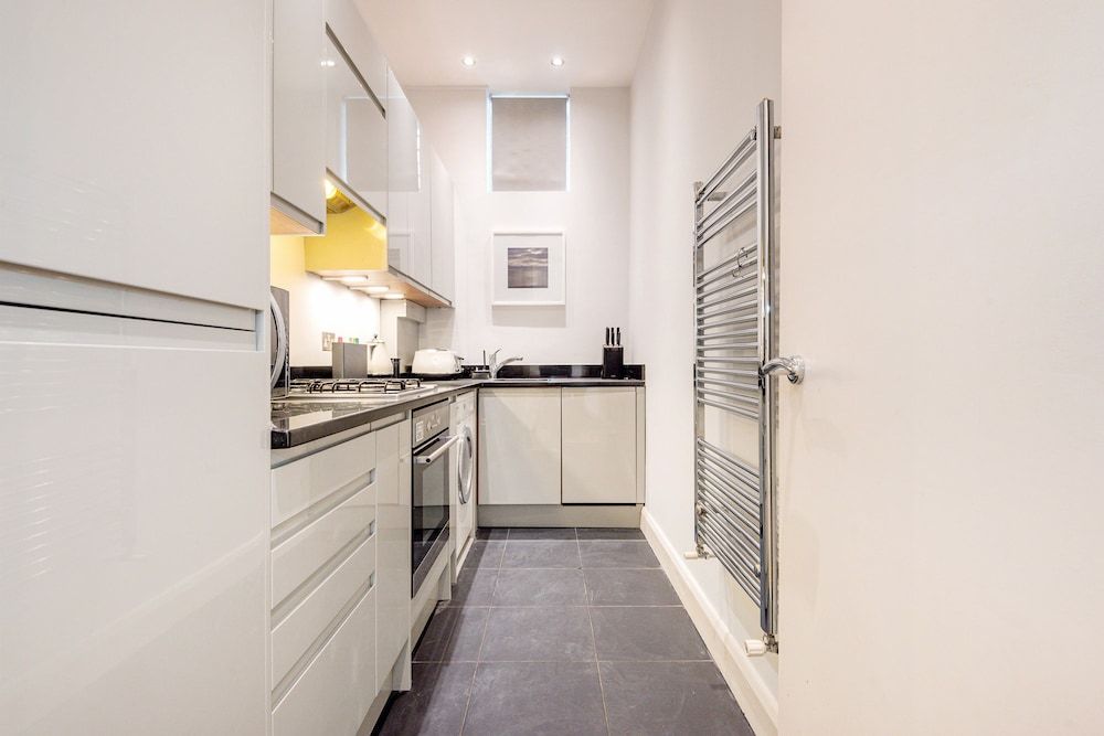 undefined Stunning Home Near Earl's Court by Underthedoormat 10