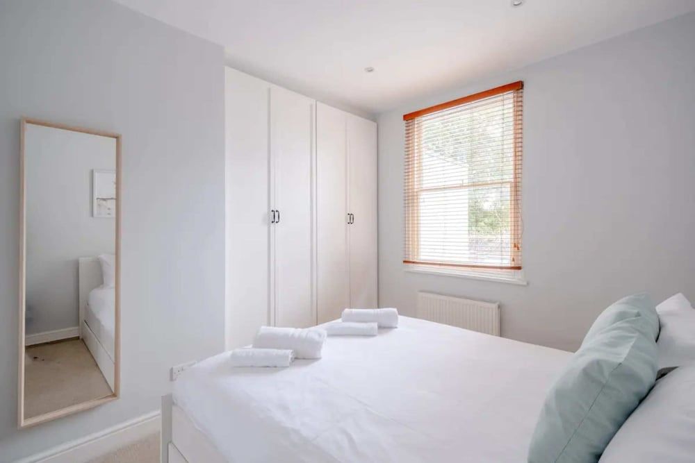 undefined Airy 2 Bedroom Apartment Next to Clapham Common 5