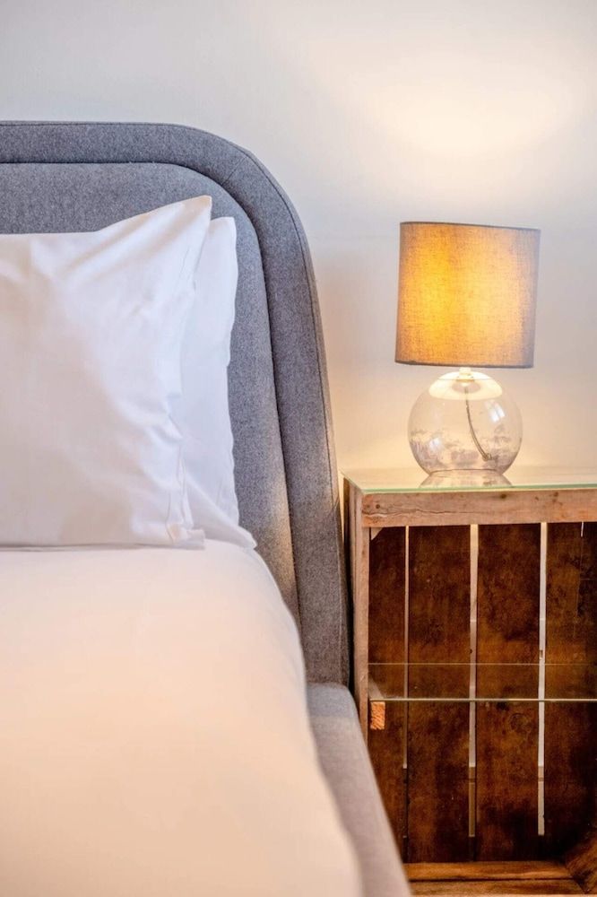 undefined Stylish 1 Bedroom Apartment in Affluent Fulham 6