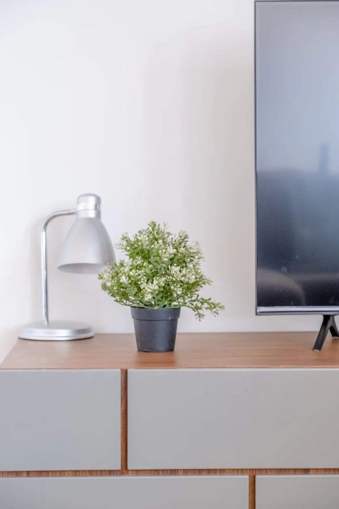 undefined Stylish 1 Bedroom Apartment in Affluent Fulham 5