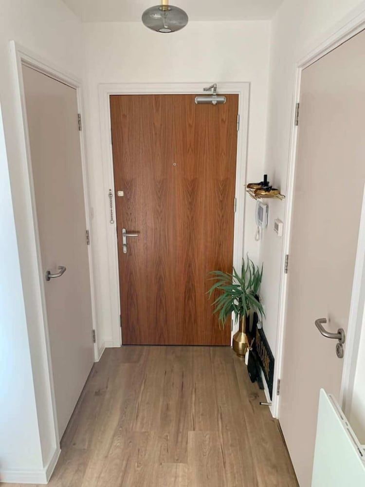undefined Stylish and Chic 1 Bedroom Apartment in Canning Town 5