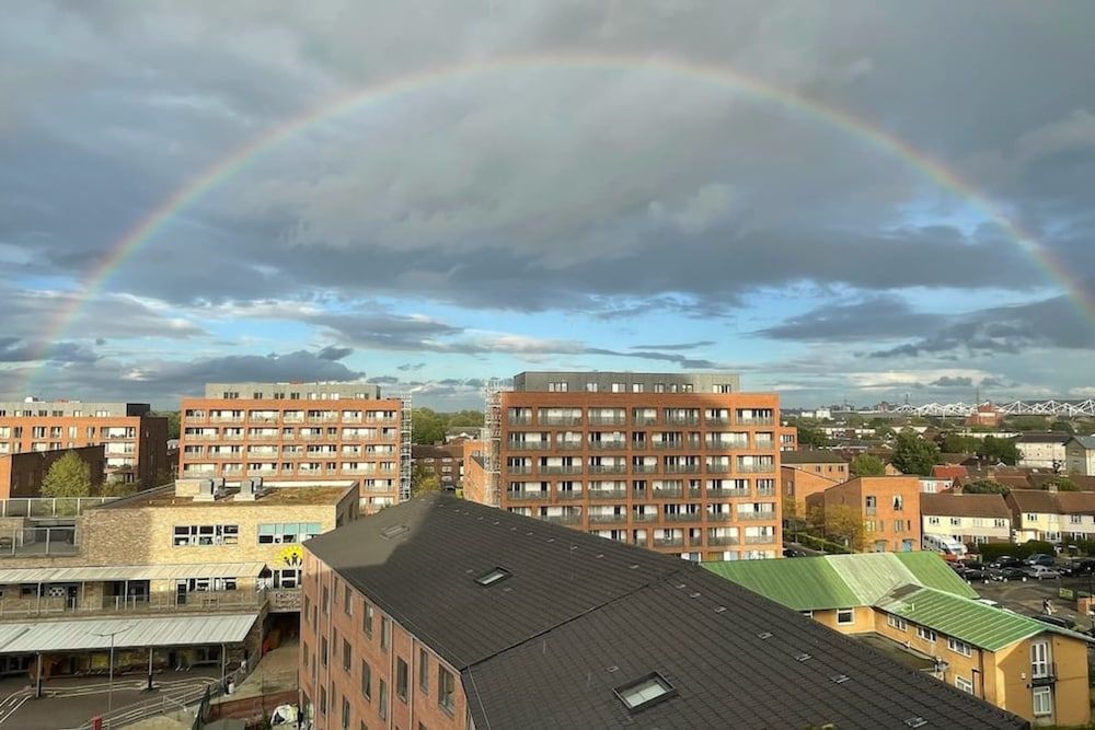 undefined Stylish and Chic 1 Bedroom Apartment in Canning Town 3