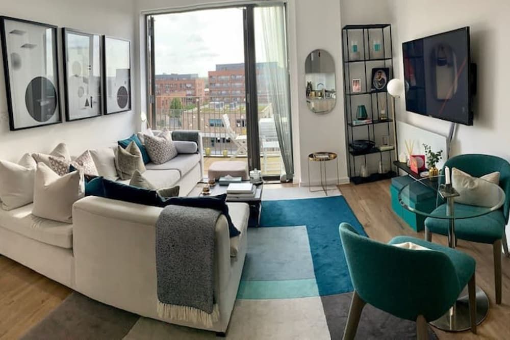 undefined Stylish and Chic 1 Bedroom Apartment in Canning Town 8