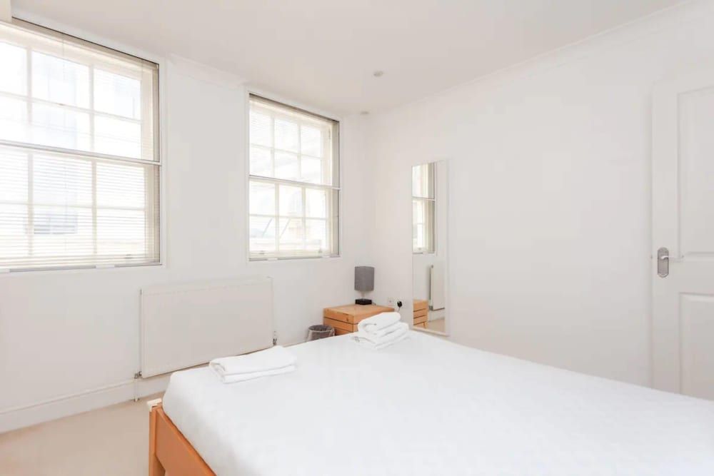 undefined Homely 2 Bedroom Flat Near Embankment Station 7