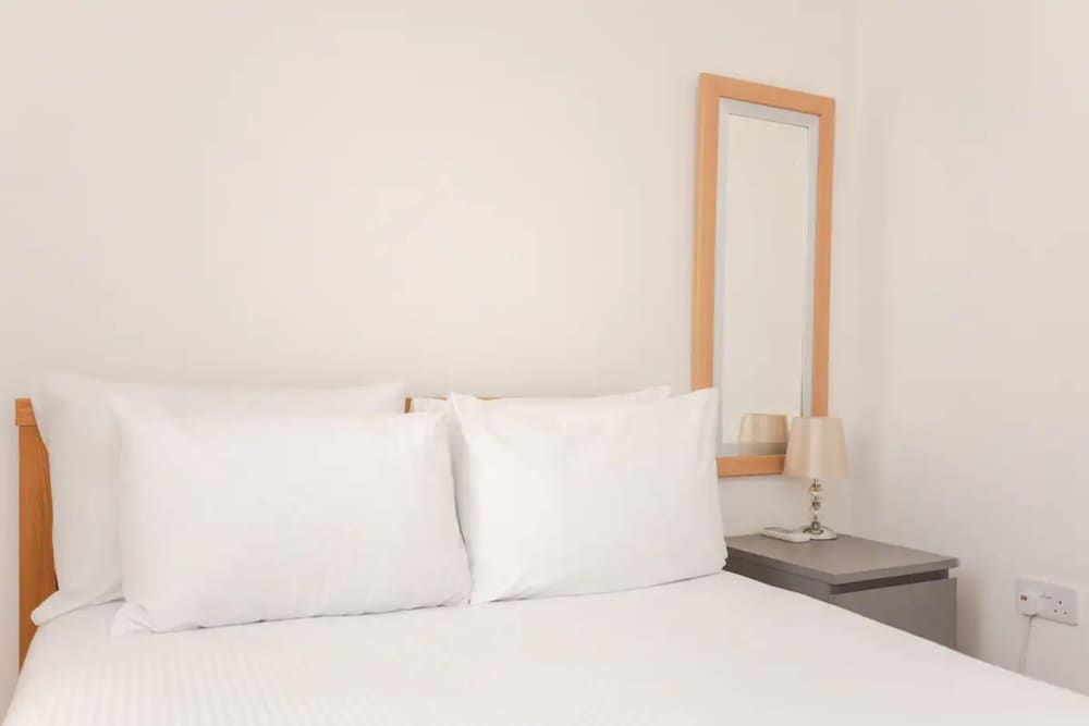 undefined Homely 2 Bedroom Flat Near Embankment Station