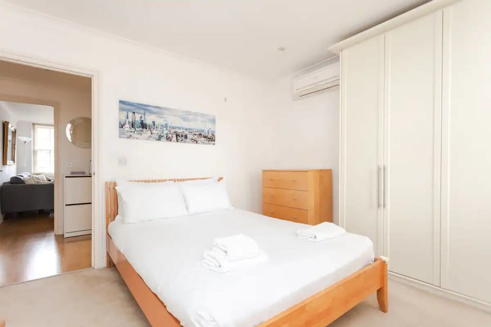 undefined Homely 2 Bedroom Flat Near Embankment Station 6