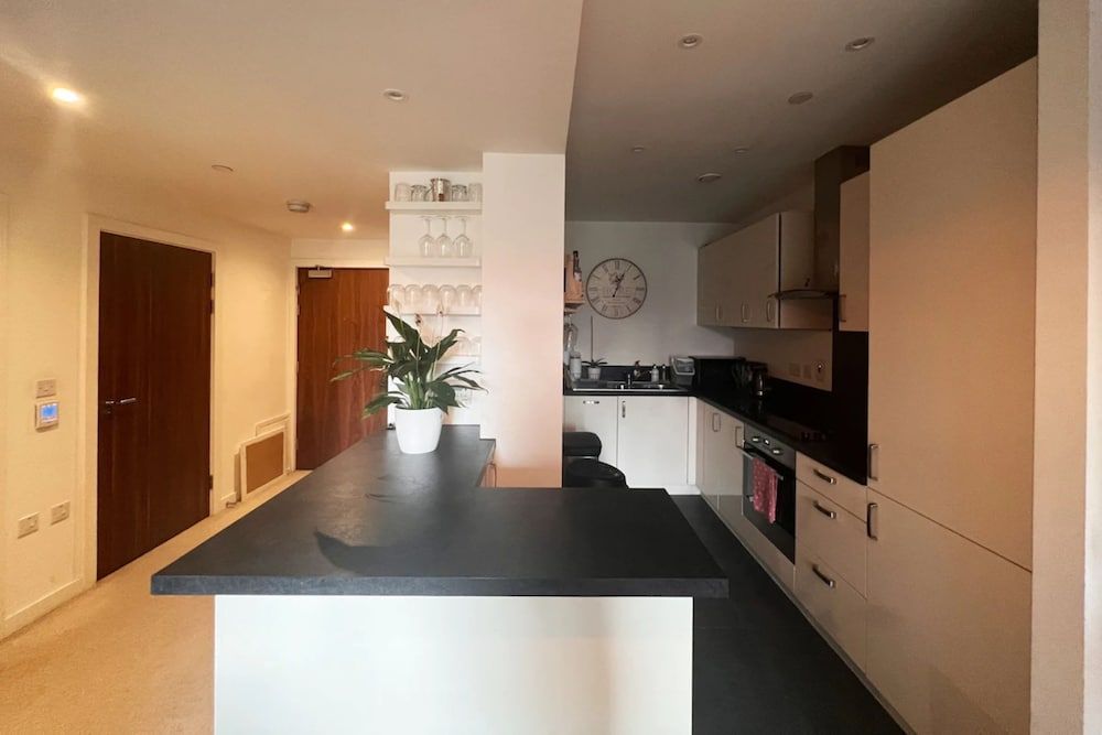 undefined Central 1 Bedroom Apartment in Aldgate East in Zone 1 3