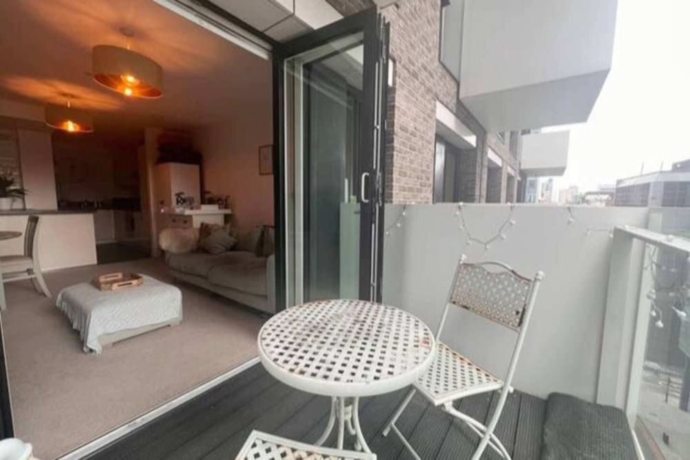 undefined Central 1 Bedroom Apartment in Aldgate East in Zone 1 10