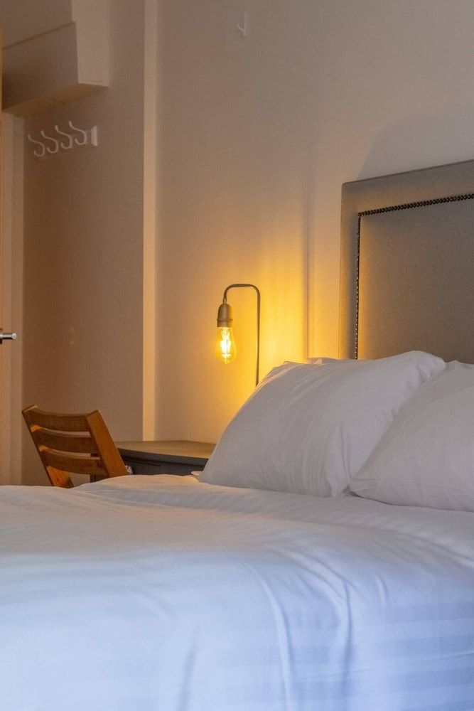 undefined Stylish 2 Bedroom Apartment in Chelsea With Garden 7