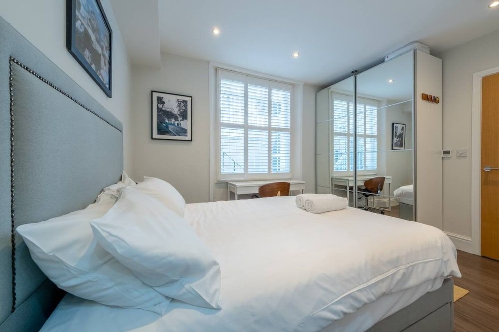 undefined Stylish 2 Bedroom Apartment in Chelsea With Garden 6