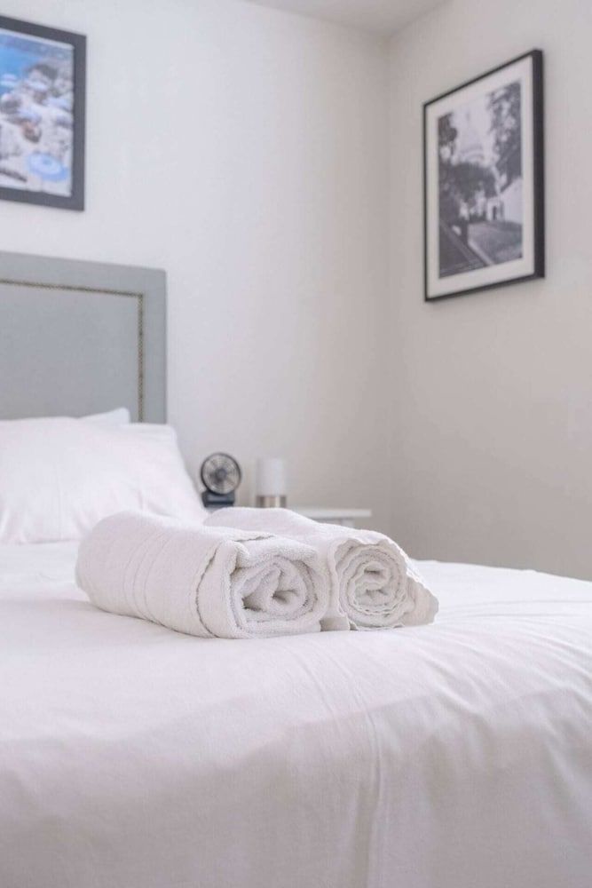 undefined Stylish 2 Bedroom Apartment in Chelsea With Garden 10