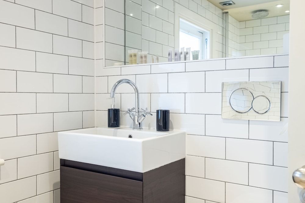 undefined Luxe Pristine 2BR near Buckingham Palace 7