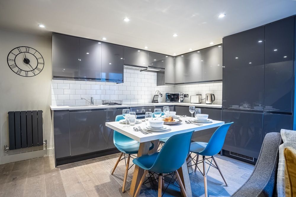undefined Luxe Pristine 2BR near Buckingham Palace 3