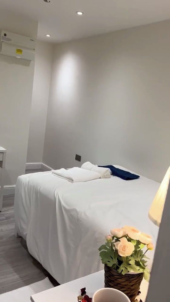 undefined Lovely Studio Apartment in London 4