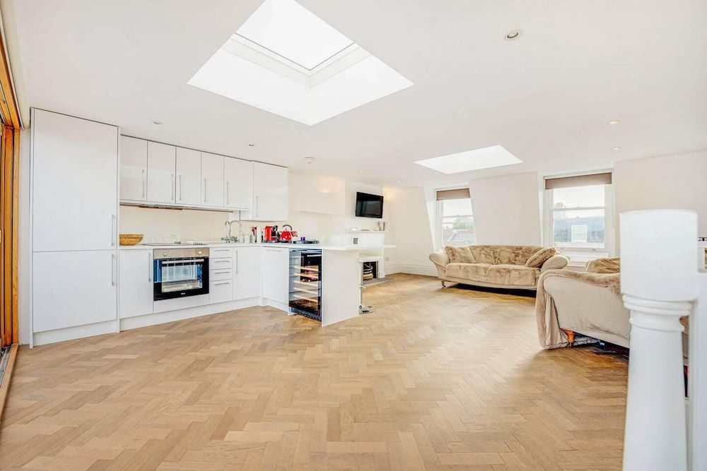 undefined 3 Bedroom Penthouse With London Skyline View 4