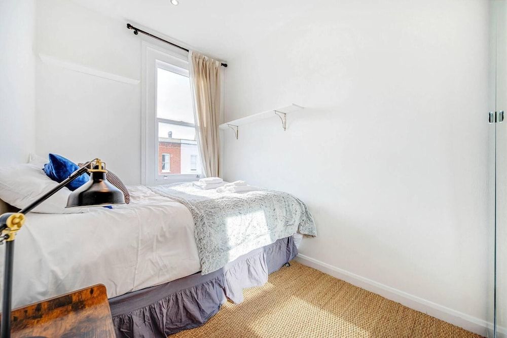 undefined 3 Bedroom Penthouse With London Skyline View