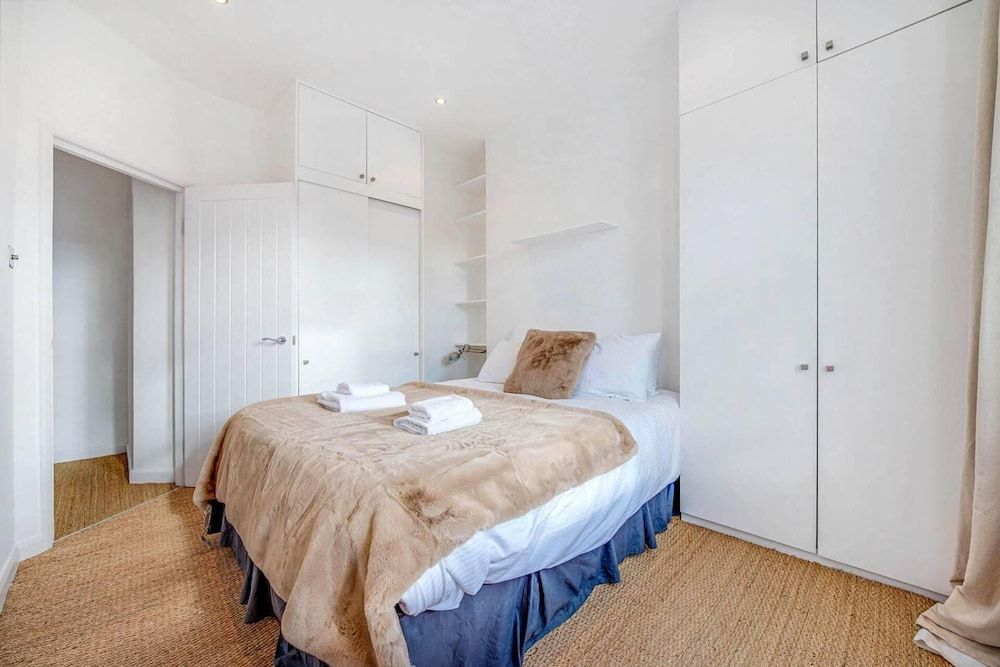 undefined 3 Bedroom Penthouse With London Skyline View 5