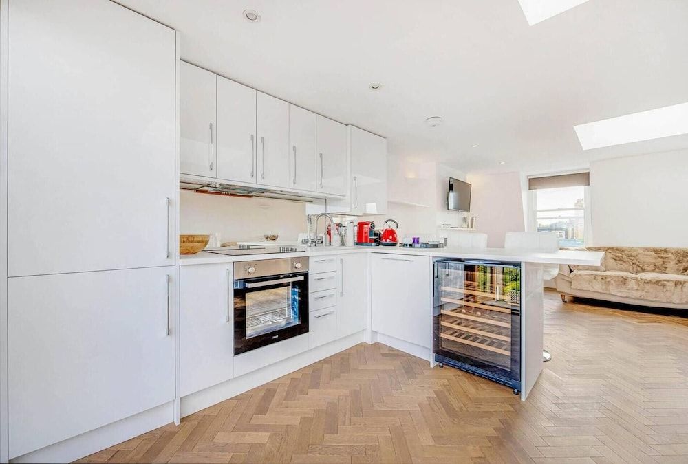 undefined 3 Bedroom Penthouse With London Skyline View 9