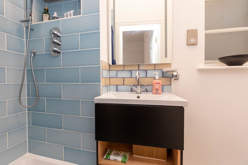 Central 2 Bedroom Apartment Near Old Street Basic Apartment, Multiple Beds 17