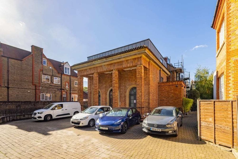 undefined The Clapham - Captivating 2bdr With Garden & Parking