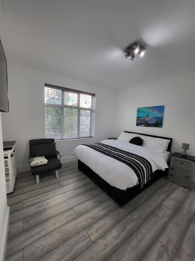 undefined Top Luxury 2 bed Apartment - London 4