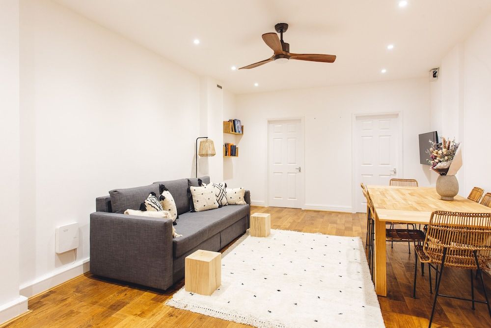 2 Bed Apartment Right on Trafalgar Square Comfort Apartment 29