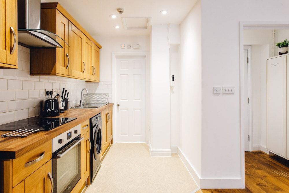 2 Bed Apartment Right on Trafalgar Square Comfort Apartment 23