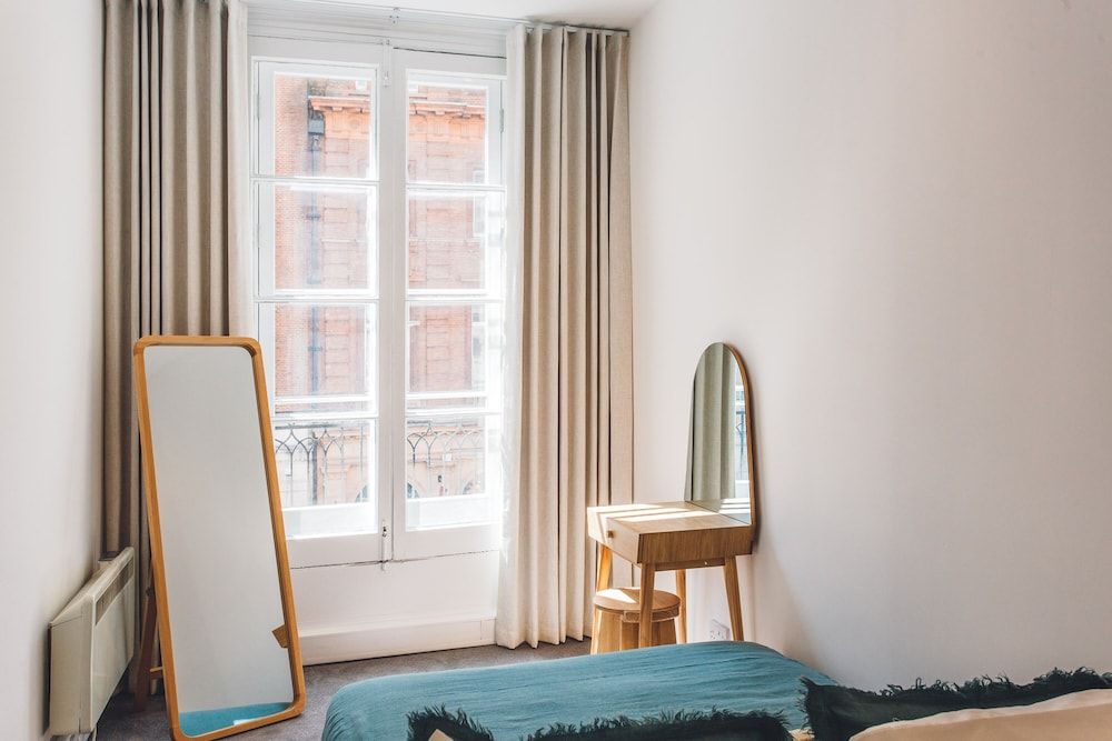 2 Bed Apartment Right on Trafalgar Square Comfort Apartment 36