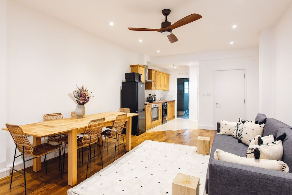 2 Bed Apartment Right on Trafalgar Square Comfort Apartment 31