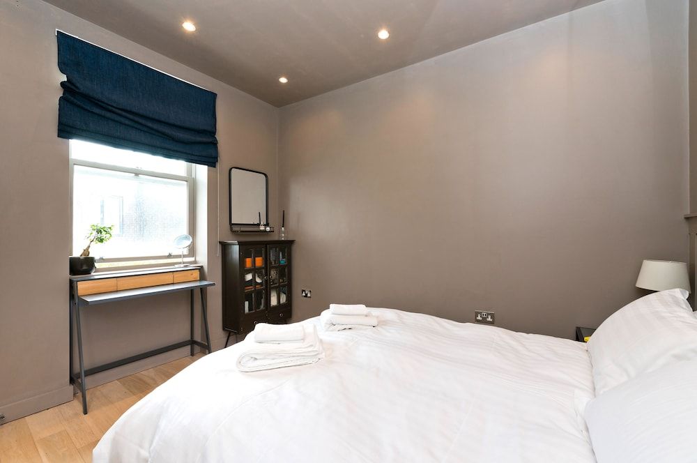 undefined Contemporary Flat With Private Patio in Primrose Hill by UnderTheDoormat 2