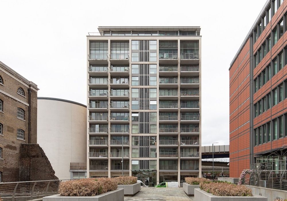 undefined The Canary Wharf Secret - Glamorous 3BDR Flat w/ Terrace and Parking 4
