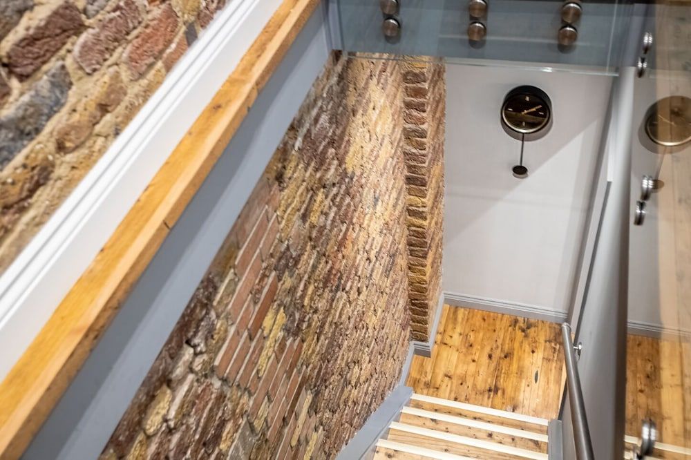 undefined 2 Bedroom Apt Bethnal Green Yard View 3