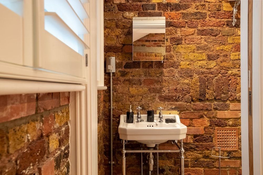 2 Bedroom Apt Bethnal Green Yard View Superior Apartment, 2 Bedrooms 12