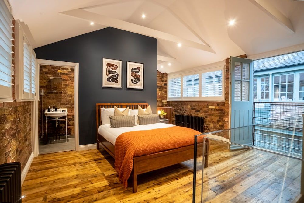 undefined 2 Bedroom Apt Bethnal Green Yard View 2