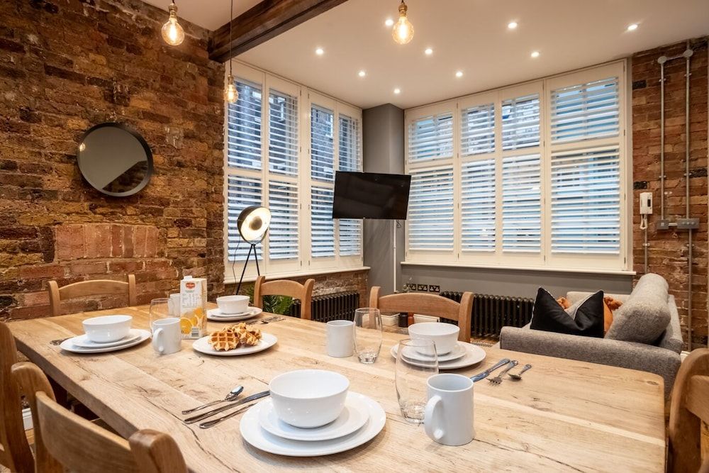 undefined 2 Bedroom Apt Bethnal Green Yard View 7