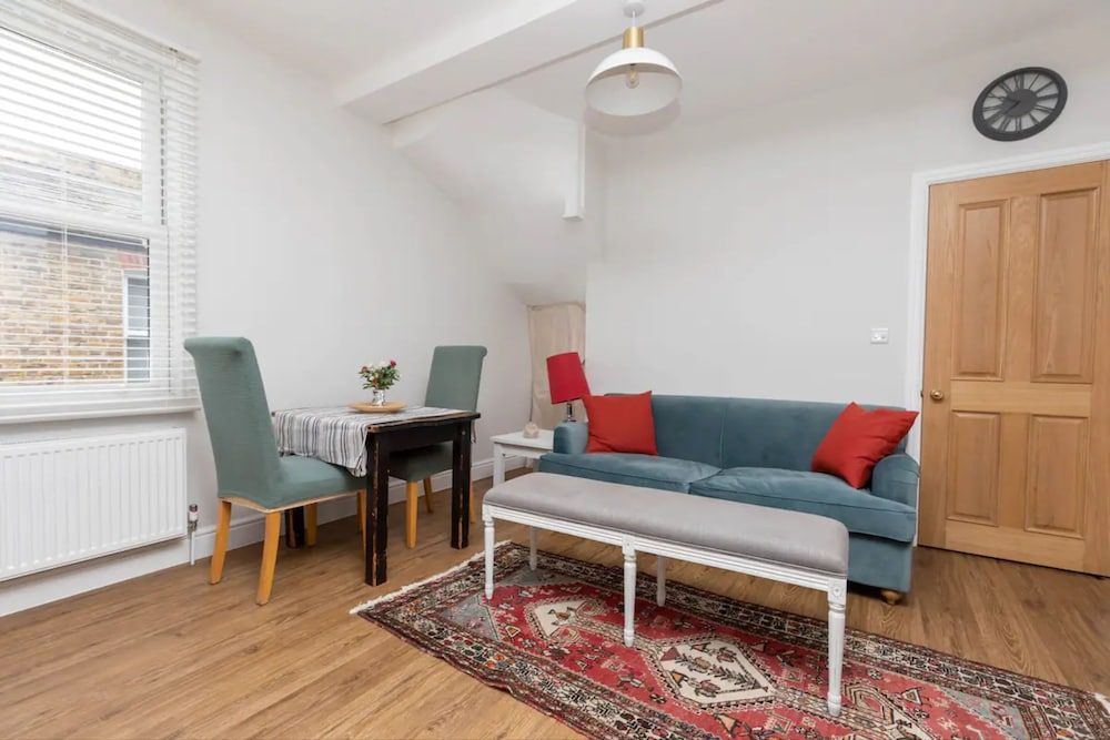 undefined Homely 1 Bedroom Apartment in Fulham!