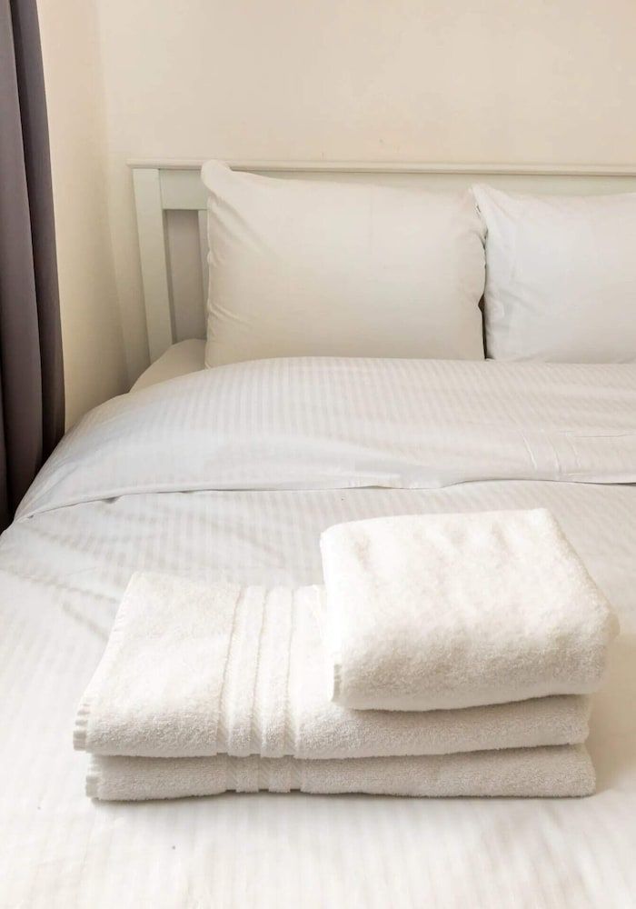 undefined Centrally Located 1 Bedroom Apartment Near Paddington 4