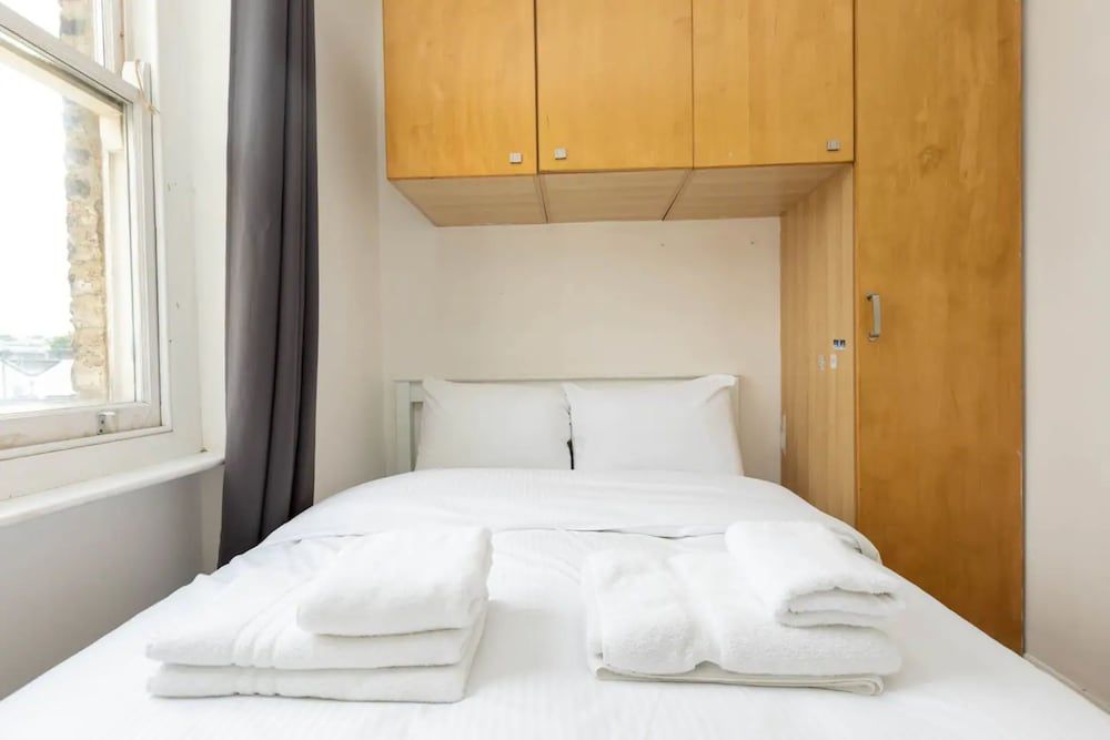 undefined Centrally Located 1 Bedroom Apartment Near Paddington 6