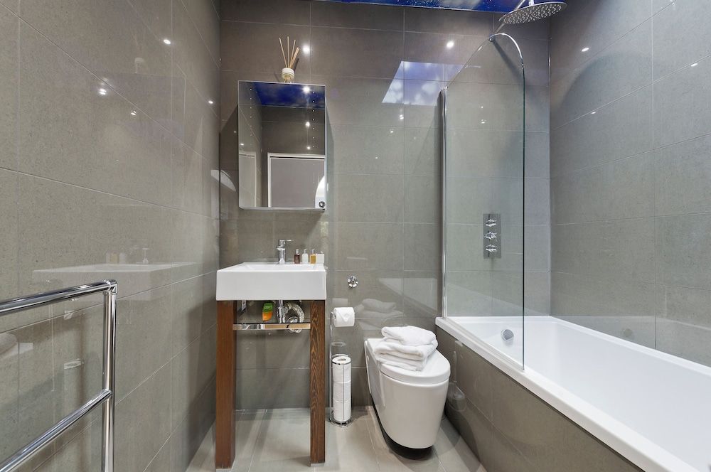 Delightful Apartment in Prime Location Near Hampstead Heath by Underthedoormat Apartment (2 Bedrooms) 11